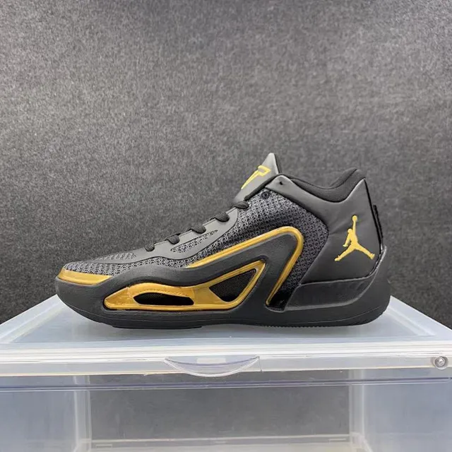 Chaussures de basketball Air Jordan 37 Noir et Or 2