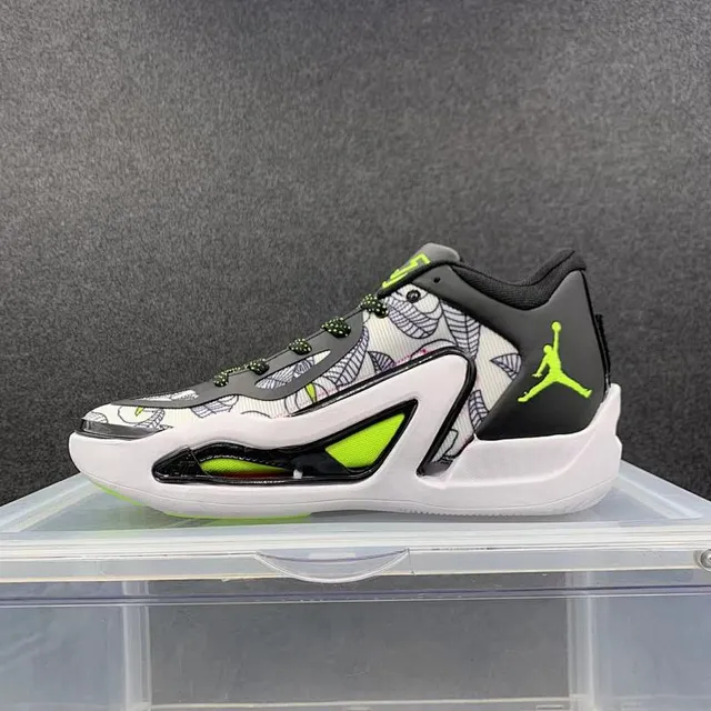 حذاء كرة السلة Air Jordan 37 Graffiti أبيض أسود أخضر نيون 2