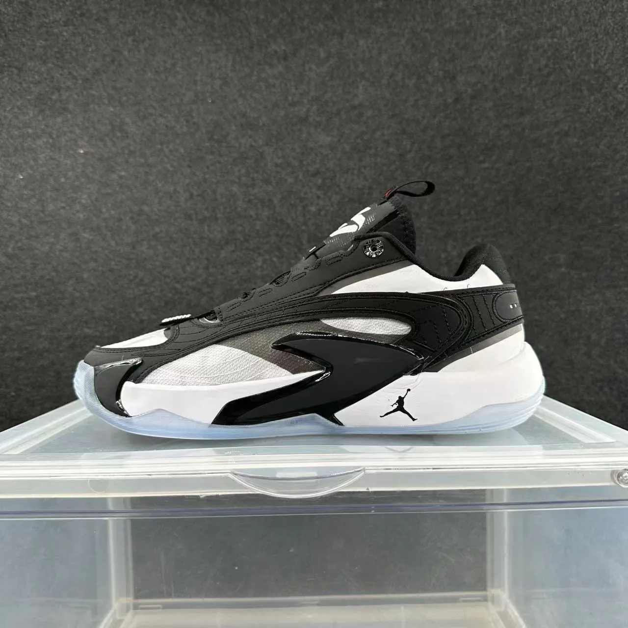 Zapatillas de baloncesto Air Jordan 37 blanco y negro 2