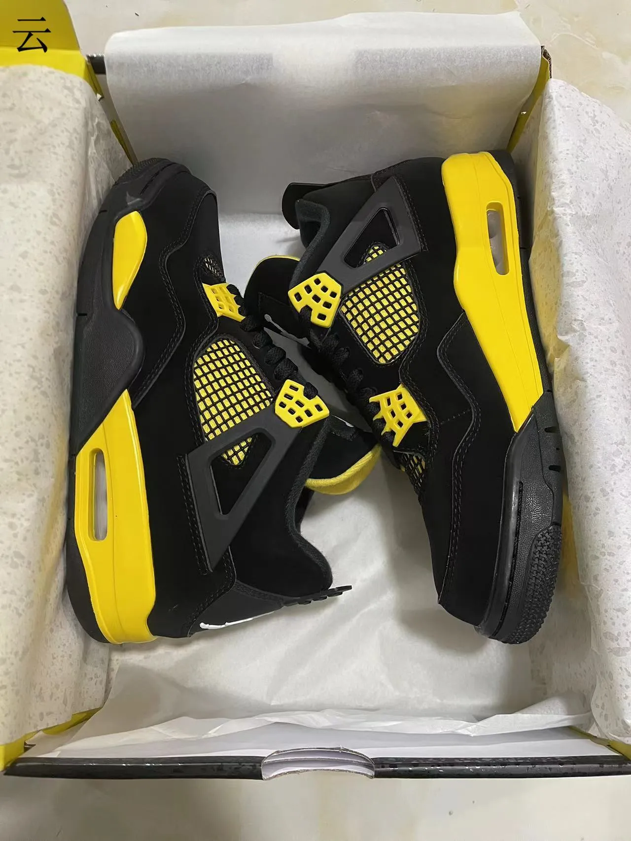 Zapatillas de baloncesto Air Jordan 4 negro y amarillo 7