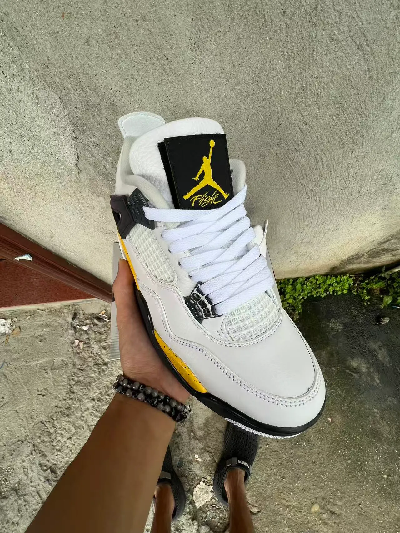 Air Jordan 4 chaussures de basketball blanc noir jaune moucheté 2