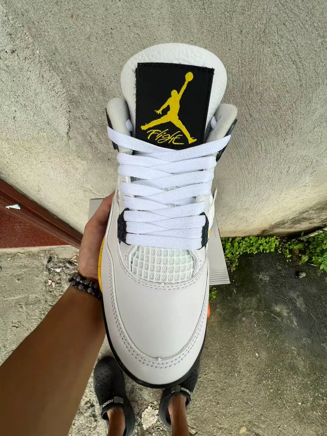 Air Jordan 4 chaussures de basketball blanc noir jaune moucheté 3