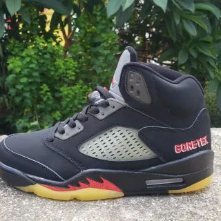 Air Jordan 5 GORE-TEX 黑红黄篮球鞋