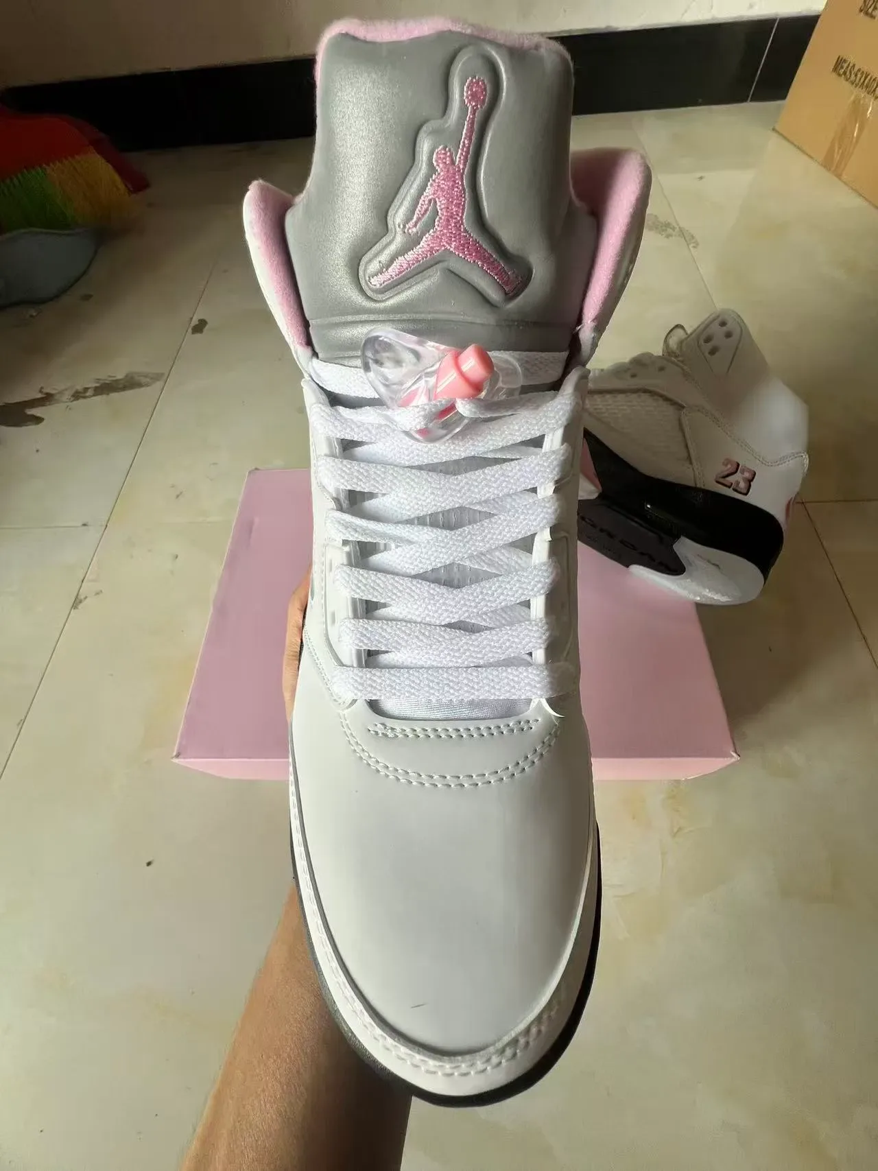Air Jordan 5 Branco Preto Rosa Tênis de Basquete 3