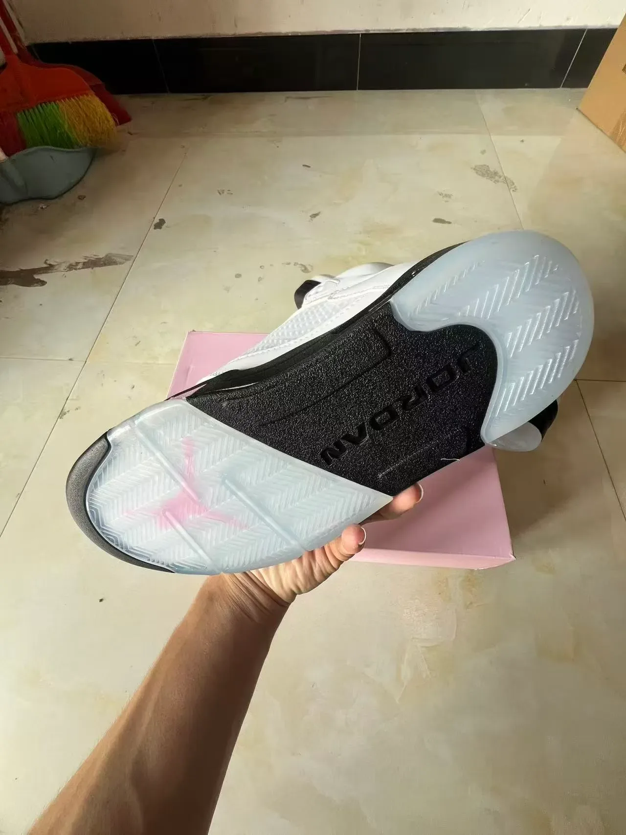 Air Jordan 5 Branco Preto Rosa Tênis de Basquete 6