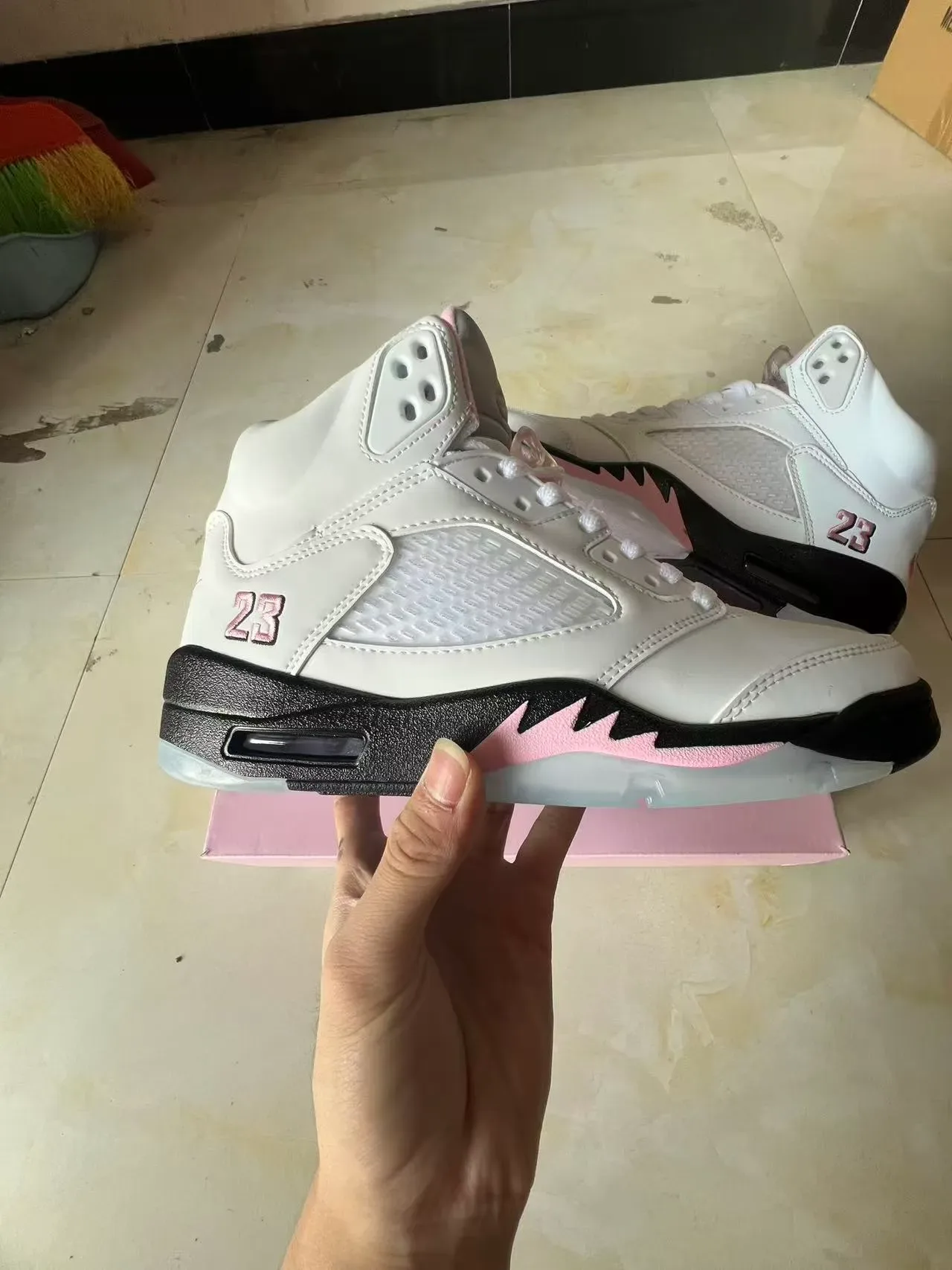 Air Jordan 5 Branco Preto Rosa Tênis de Basquete 7