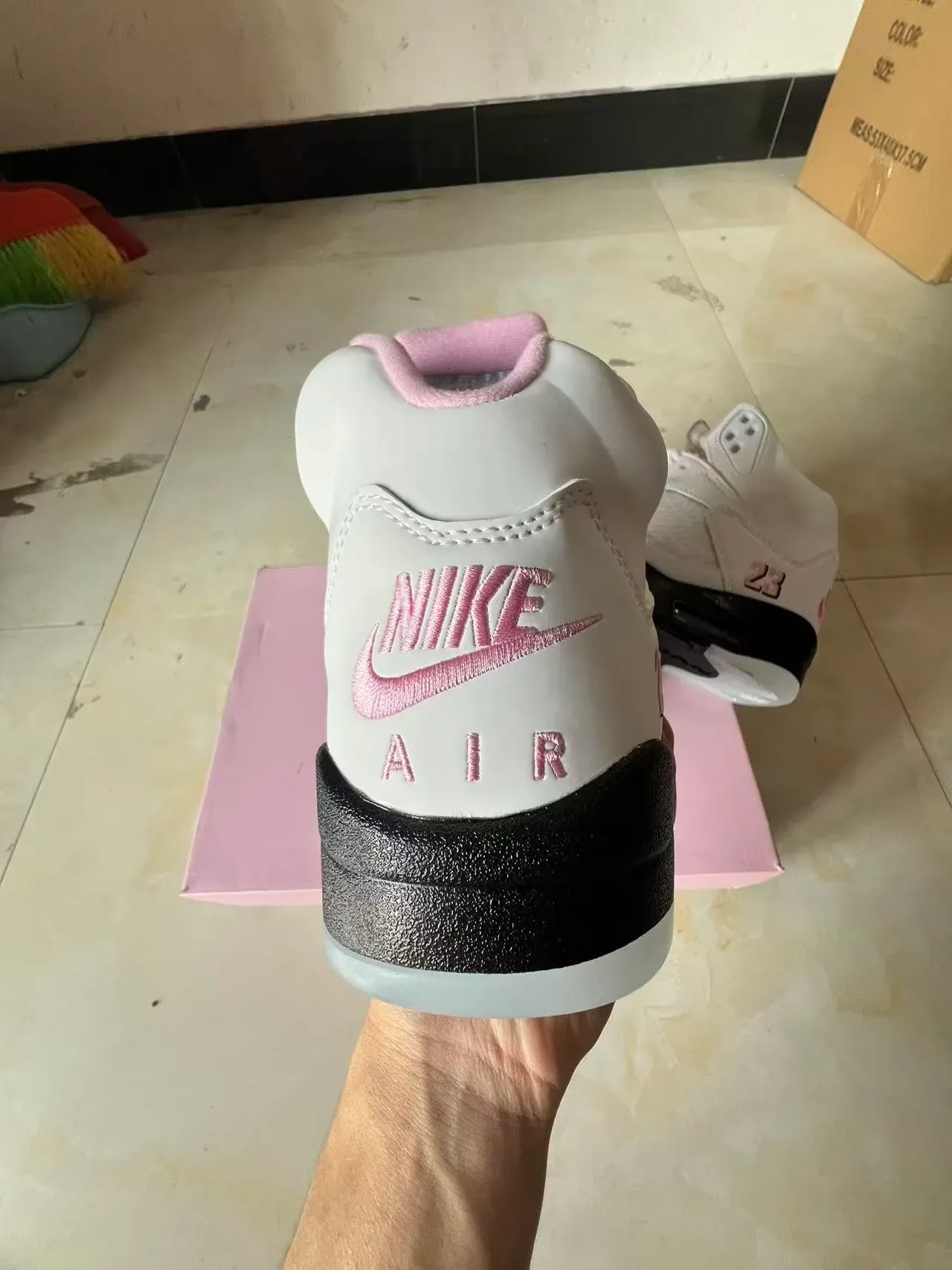 Air Jordan 5 Branco Preto Rosa Tênis de Basquete 8
