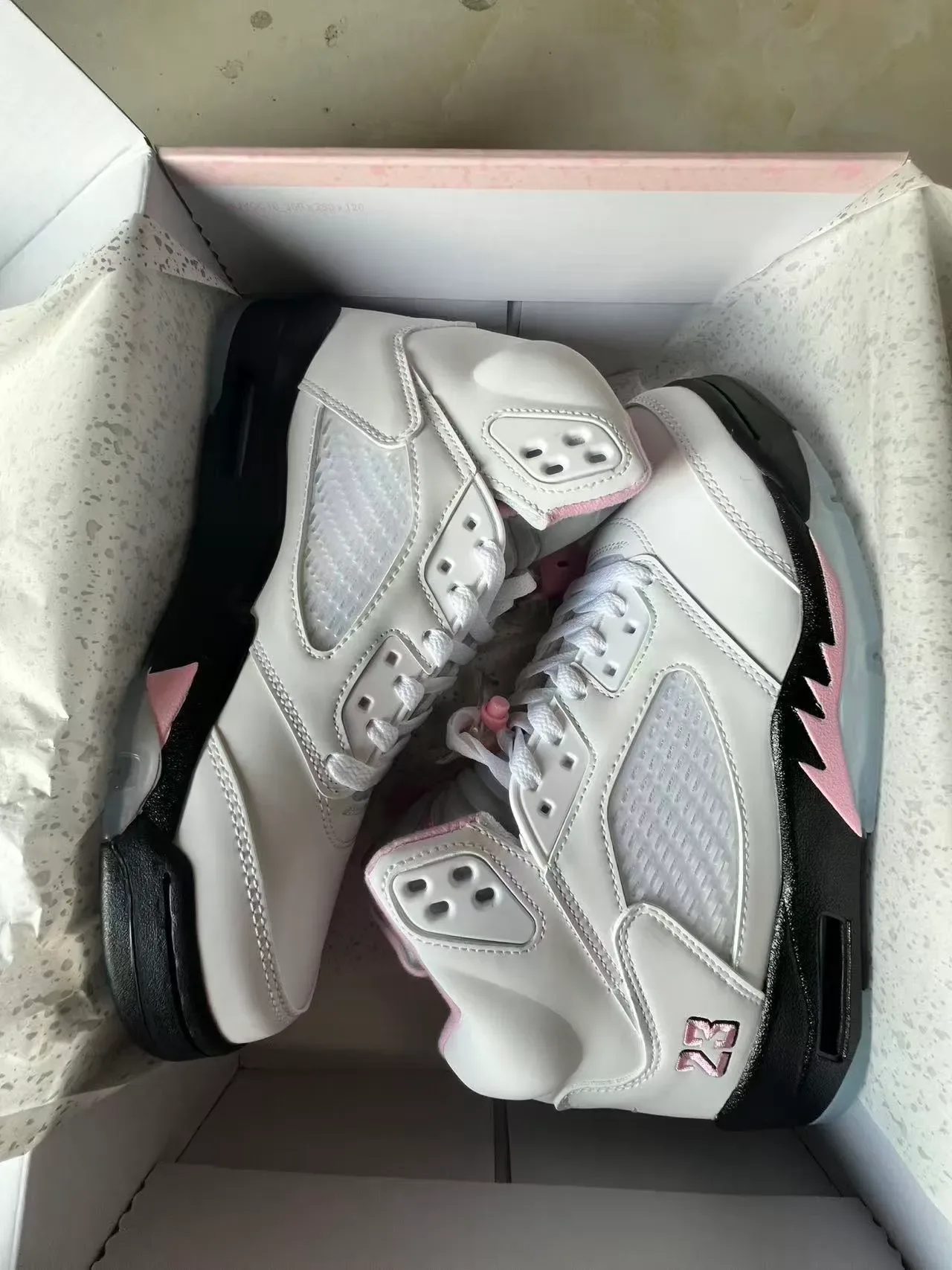 Air Jordan 5 Branco Preto Rosa Tênis de Basquete 10