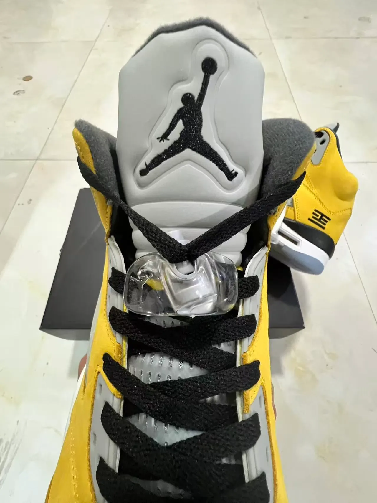 Air Jordan 5 Amarillo Negro Gris Zapatos de Baloncesto 4