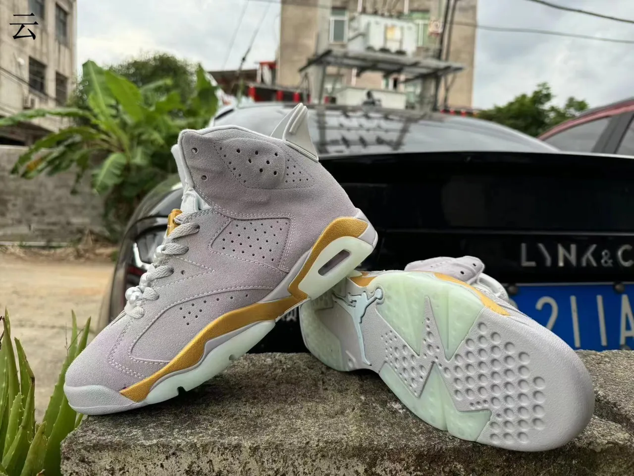 Zapatillas de baloncesto Air Jordan 6 gris claro y dorado 3