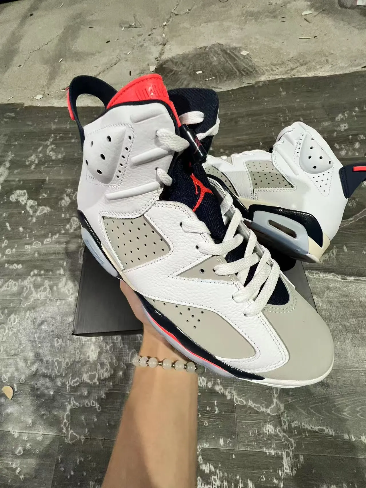 Chaussures de basketball Air Jordan 6 blanc gris clair bleu marine rouge 2