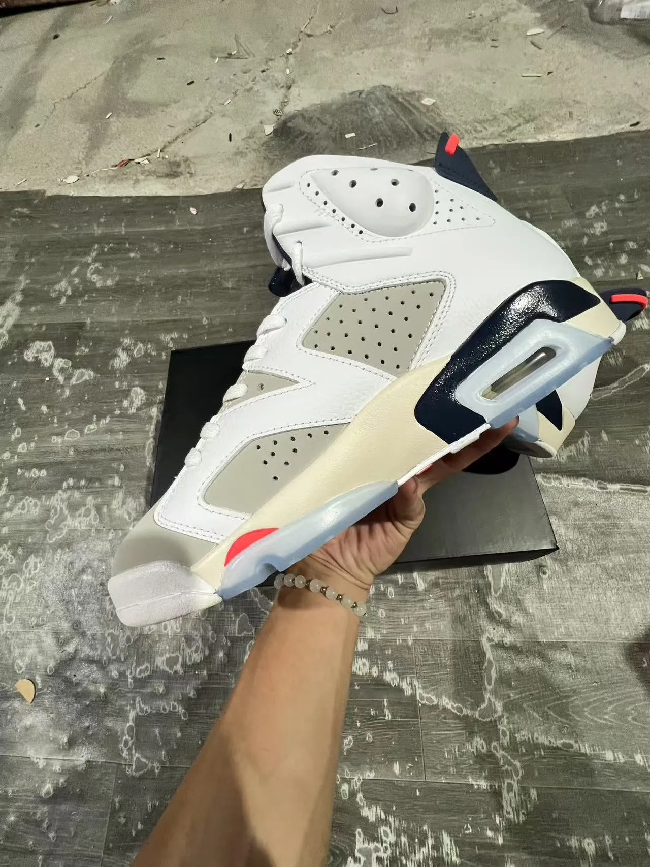 Chaussures de basketball Air Jordan 6 blanc gris clair bleu marine rouge 5
