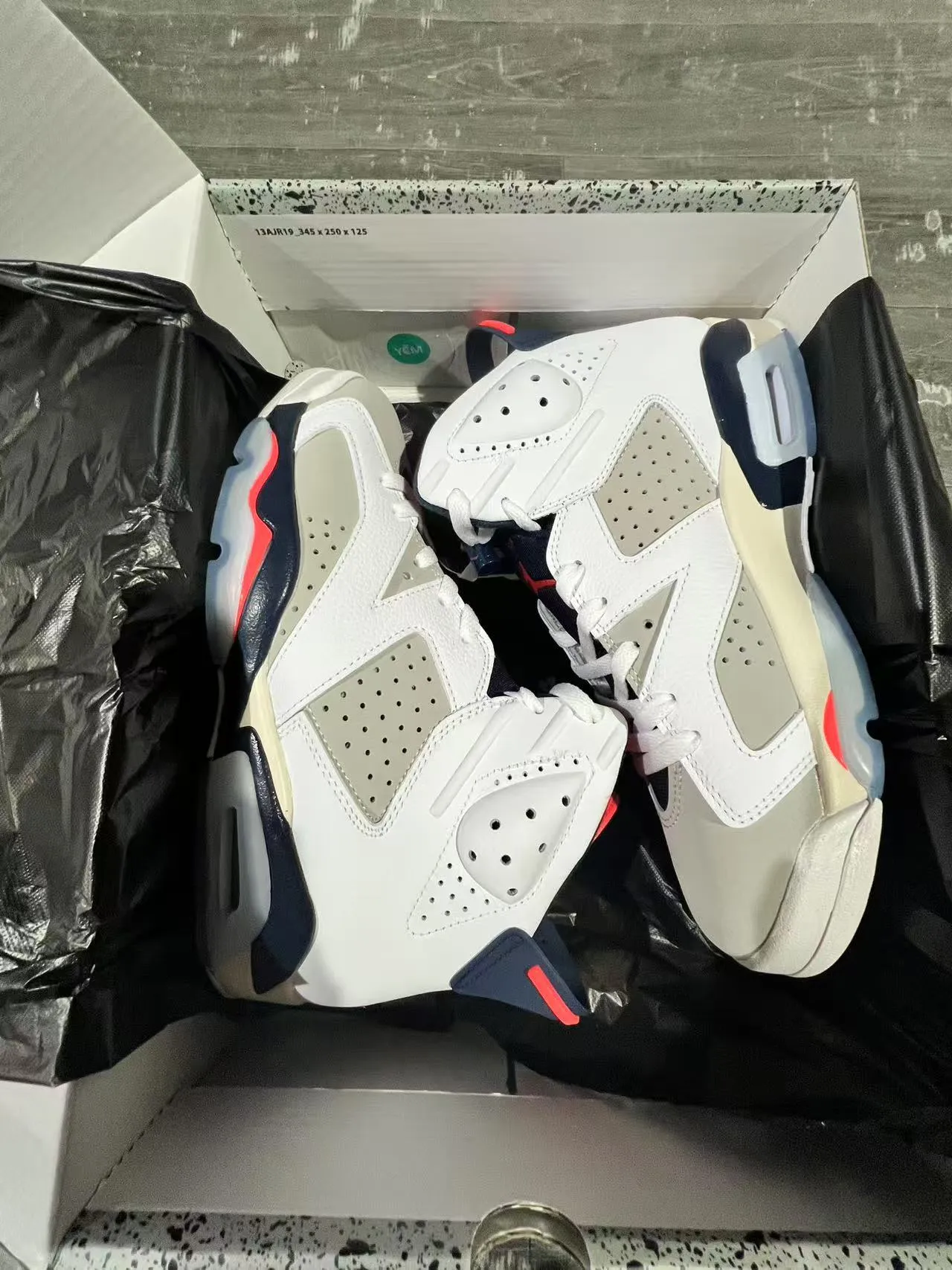 Chaussures de basketball Air Jordan 6 blanc gris clair bleu marine rouge 9