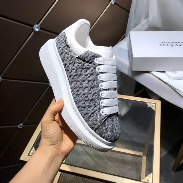 Alexander McQueen sneakers lifestyle gris blanc upper tricot semelle oversized 2
