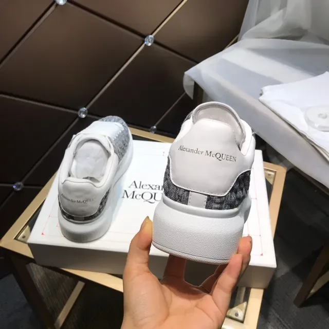 Alexander McQueen sneakers lifestyle gris blanc upper tricot semelle oversized 6