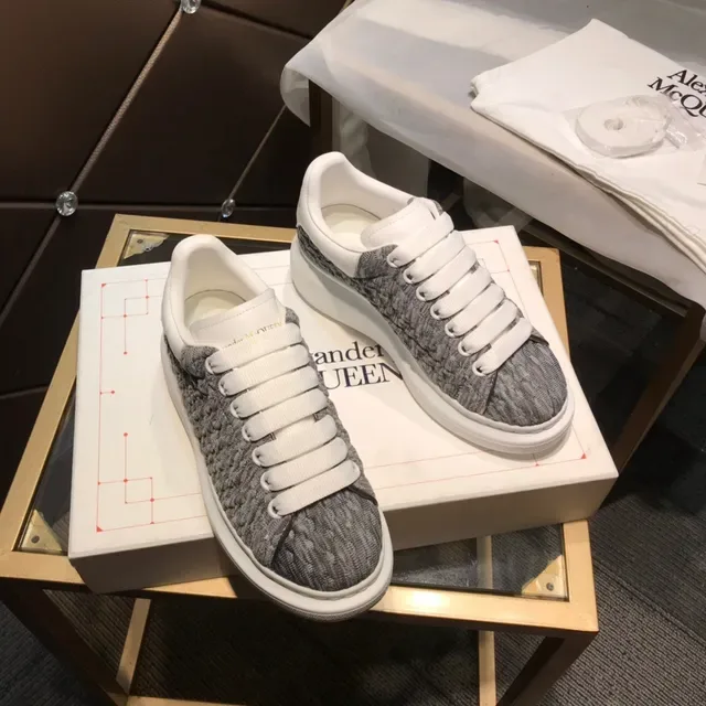 Alexander McQueen sneakers lifestyle gris blanc upper tricot semelle oversized 7
