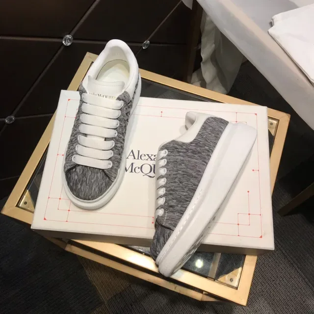 Alexander McQueen sneakers lifestyle gris blanc upper tricot semelle oversized 8