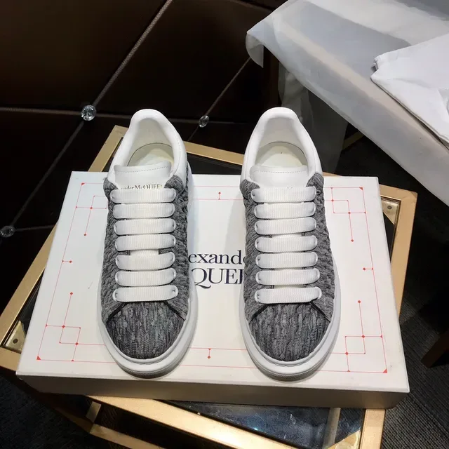 Alexander McQueen sneakers lifestyle gris blanc upper tricot semelle oversized 9