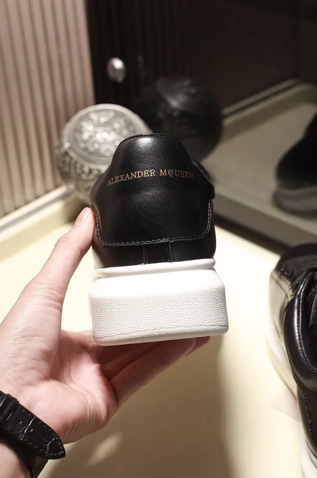 Alexander McQueen ওভারসাইজ স্নিকার কালো চামড়া লাইফস্টাইল স্নিকার 2