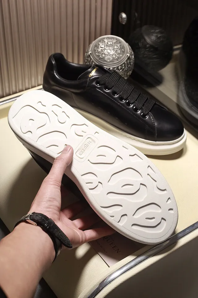 Alexander McQueen ওভারসাইজ স্নিকার কালো চামড়া লাইফস্টাইল স্নিকার 5