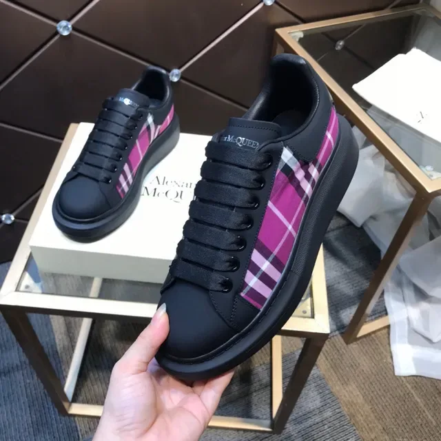 Alexander McQueen Tênis Lifestyle Oversized Preto Magenta Plaid 2