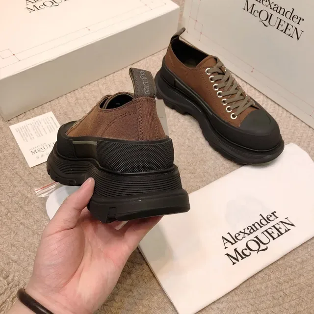 Alexander McQueen حذاء oversized قماش بني سول أسود حذاء أسلوب حياة 4