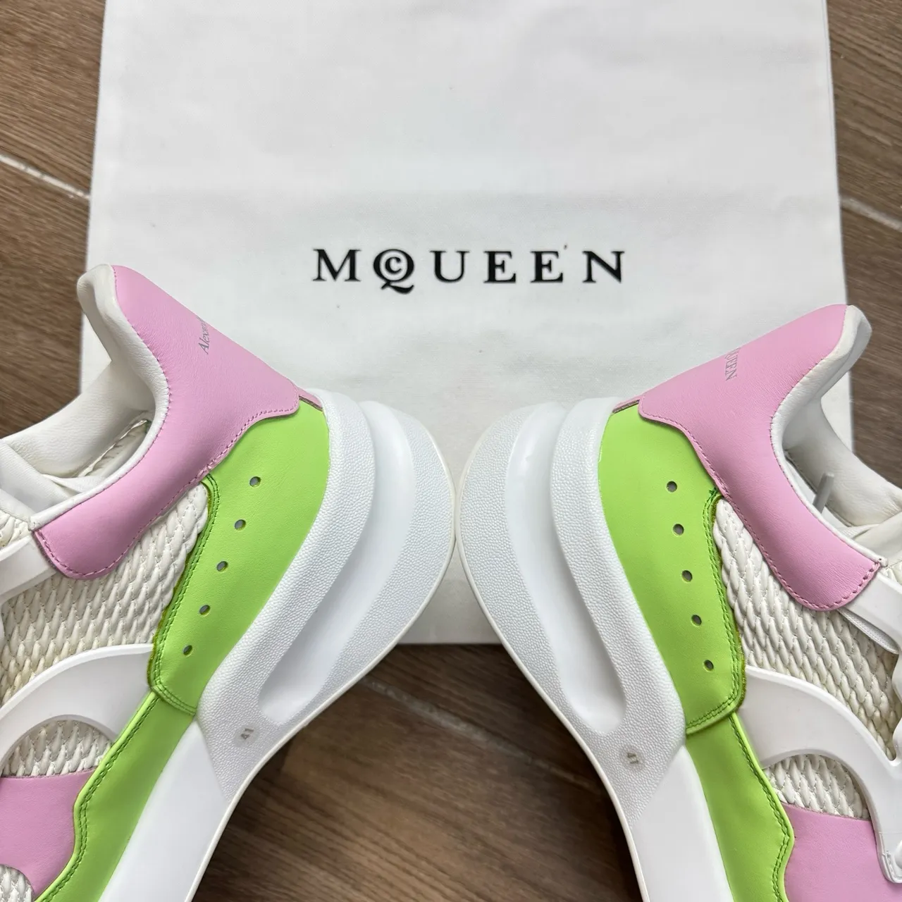 Alexander McQueen Sneaker Oversized Vert Citron Rose Blanc Sneakers Chunky 4