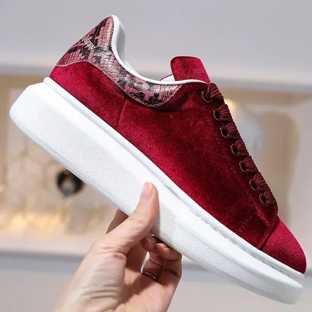 Alexander McQueen Tênis Oversized Vermelho Branco Veludo Superior Sola Lifestyle Sneakers 4