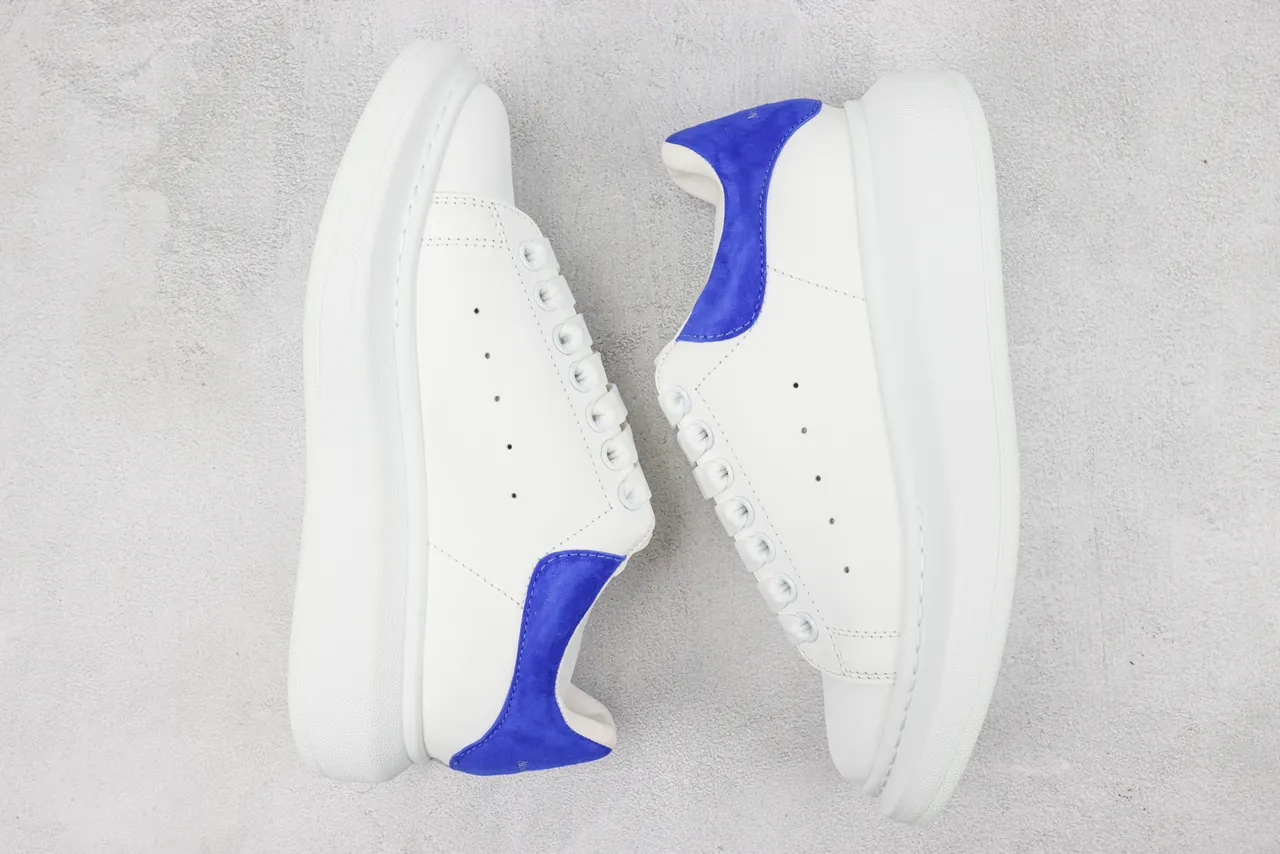 Alexander McQueen Zapatilhas Lifestyle Oversized de Camurça Brancas e Azuis 2