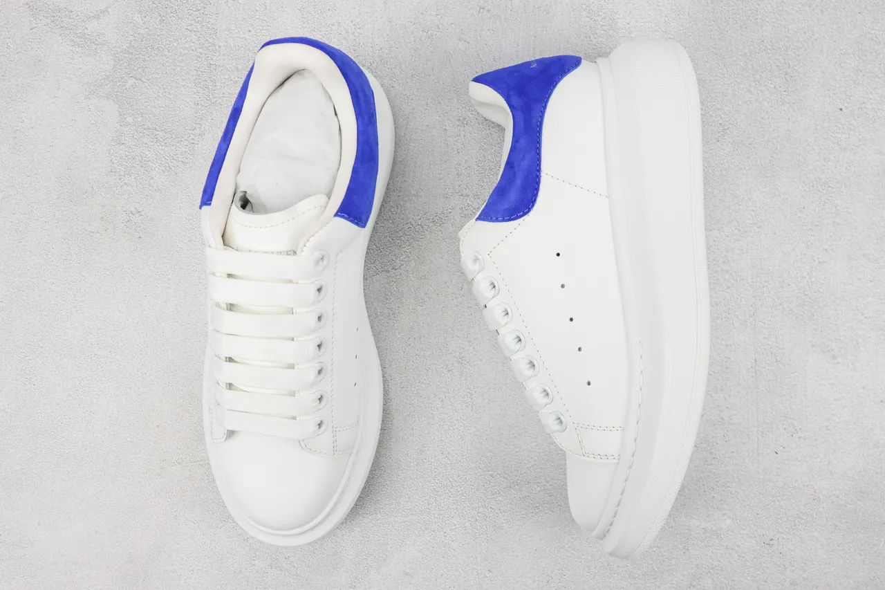 Alexander McQueen Zapatilhas Lifestyle Oversized de Camurça Brancas e Azuis 3