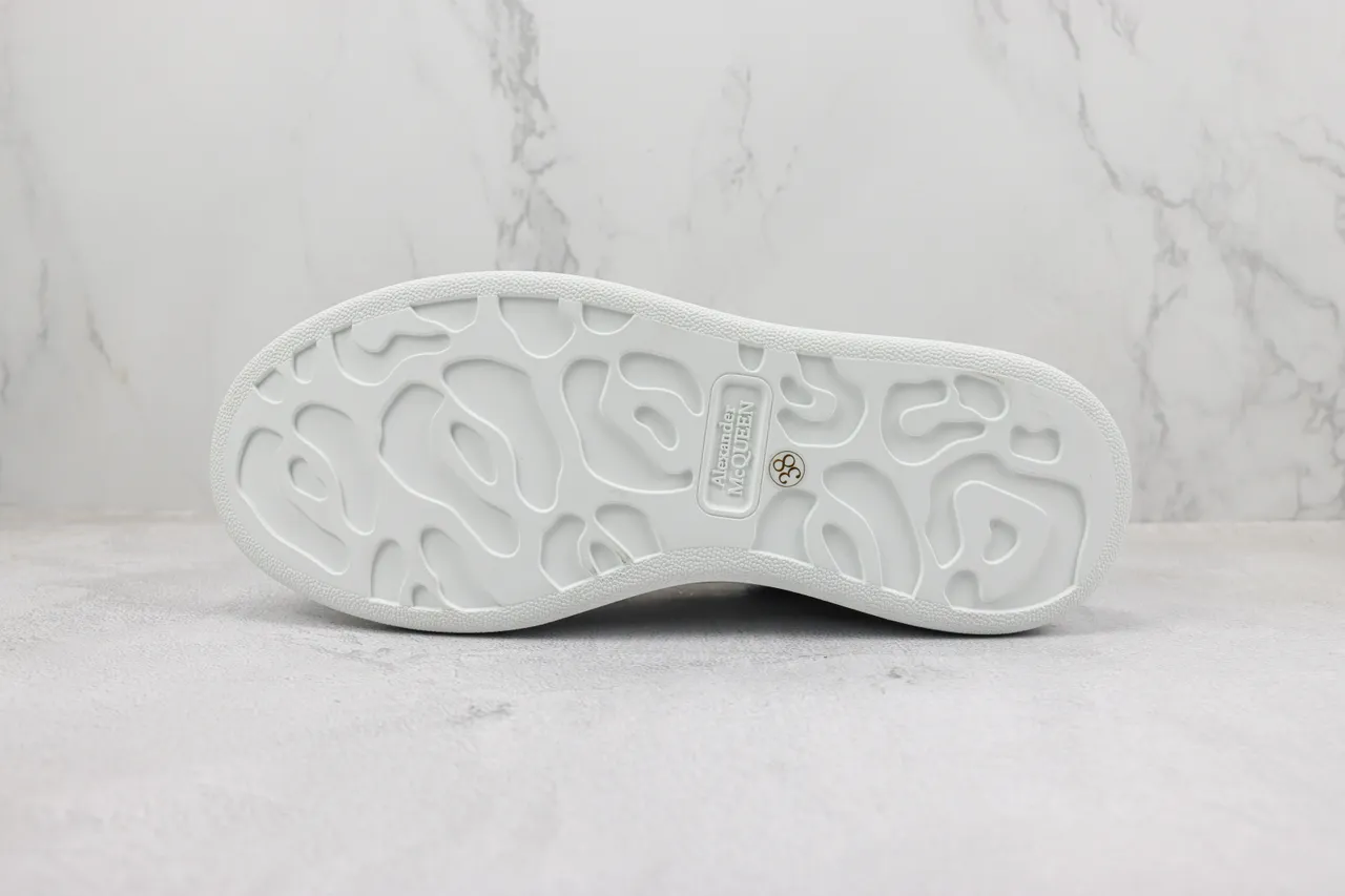 Alexander McQueen Zapatilhas Lifestyle Oversized de Camurça Brancas e Azuis 8