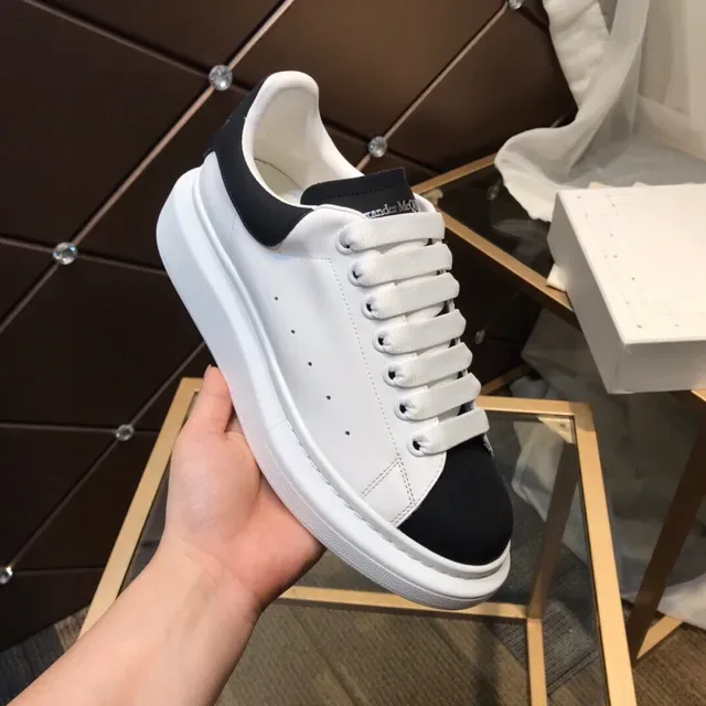 Alexander McQueen ওভারসাইজড স্নিকার সাদা কালো লাইফস্টাইল স্নিকার 2