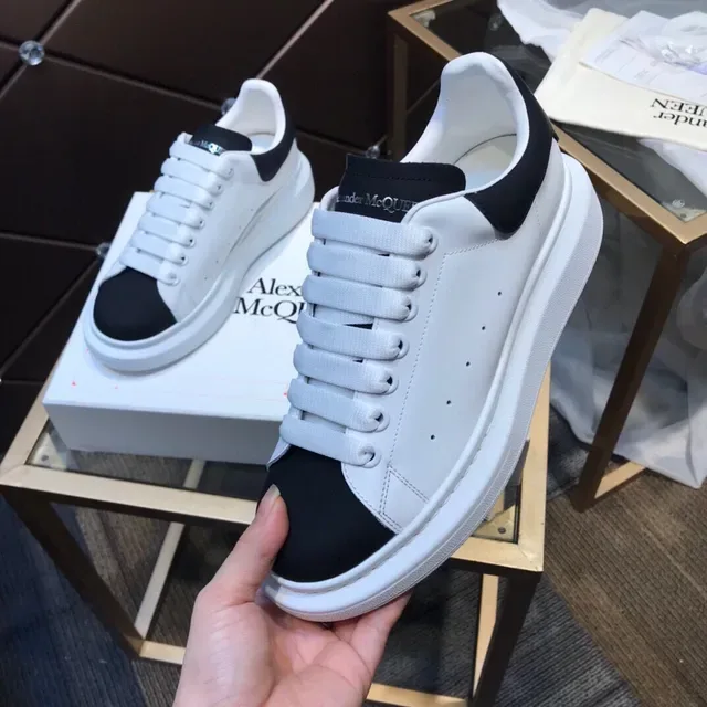 Alexander McQueen ওভারসাইজড স্নিকার সাদা কালো লাইফস্টাইল স্নিকার 3