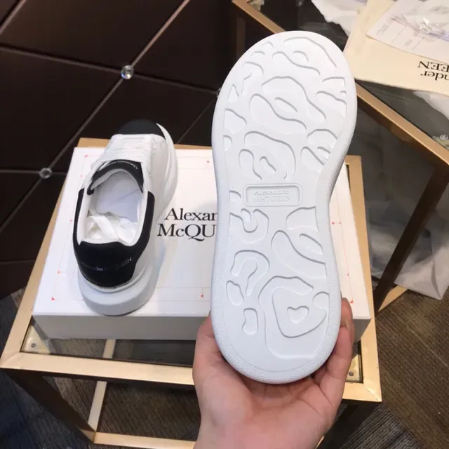 Alexander McQueen ওভারসাইজড স্নিকার সাদা কালো লাইফস্টাইল স্নিকার 4