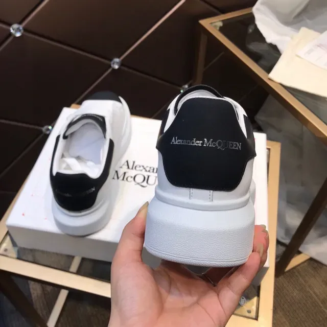 Alexander McQueen ওভারসাইজড স্নিকার সাদা কালো লাইফস্টাইল স্নিকার 6
