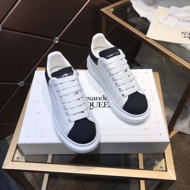 Alexander McQueen ওভারসাইজড স্নিকার সাদা কালো লাইফস্টাইল স্নিকার 7