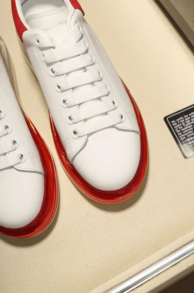 Alexander McQueen Oversized حذاء رياضي أبيض أحمر قاع شفاف Lifestyle Sneakers 4