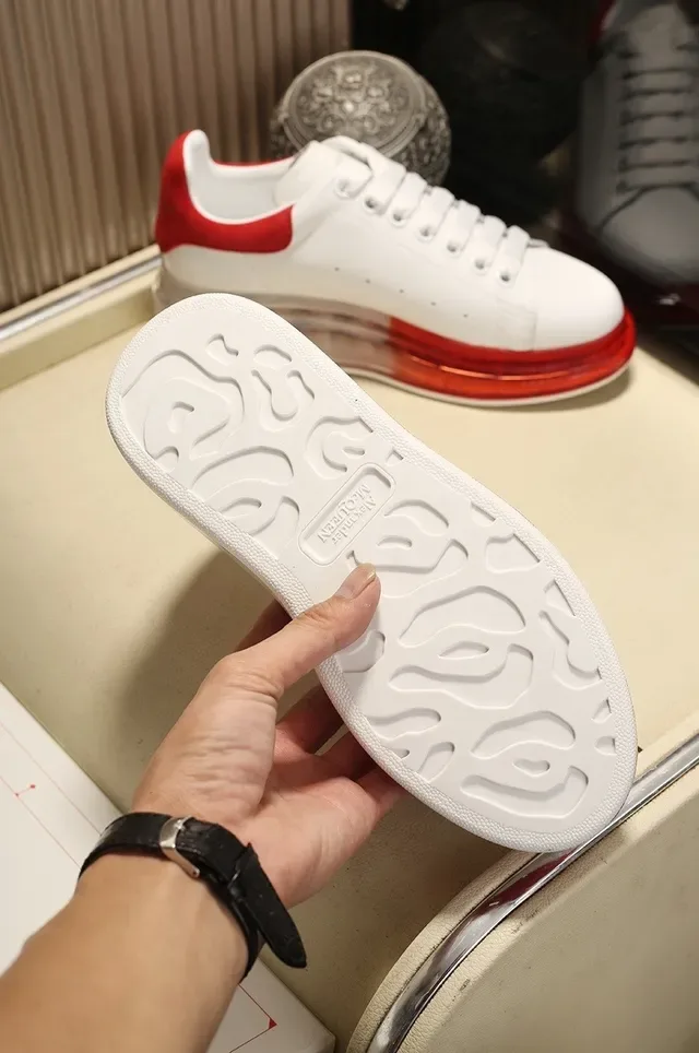 Alexander McQueen Oversized حذاء رياضي أبيض أحمر قاع شفاف Lifestyle Sneakers 5
