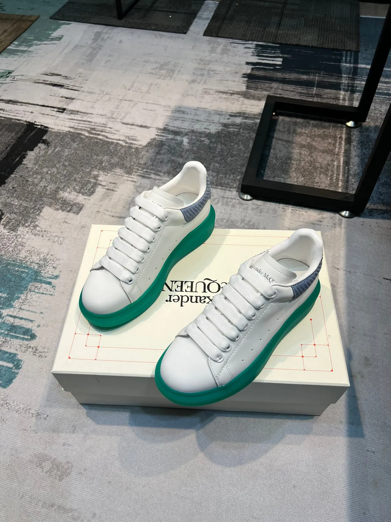 Alexander McQueen সাদা সবুজ লো-টপ ওভারসাইজড প্ল্যাটফর্ম লাইফস্টাইল স্নিকার 6