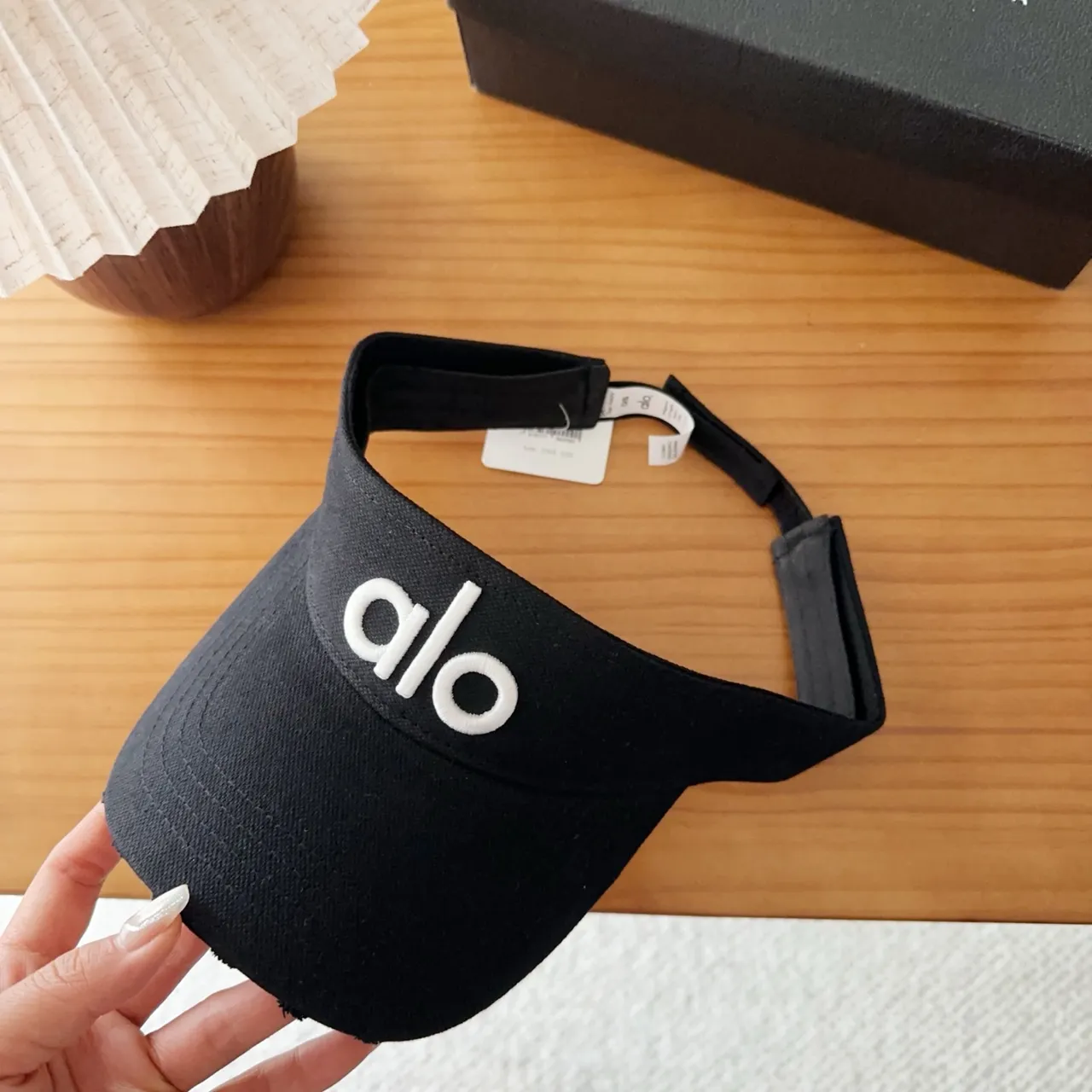 Alo Black White Minimalist Embroidered Logo Baseball Cap 8