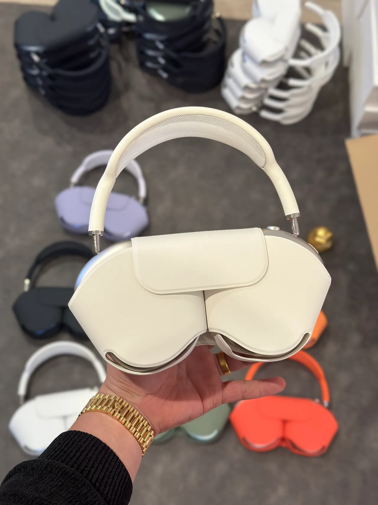 Apple AirPods Max Over-Ear Headphones 5