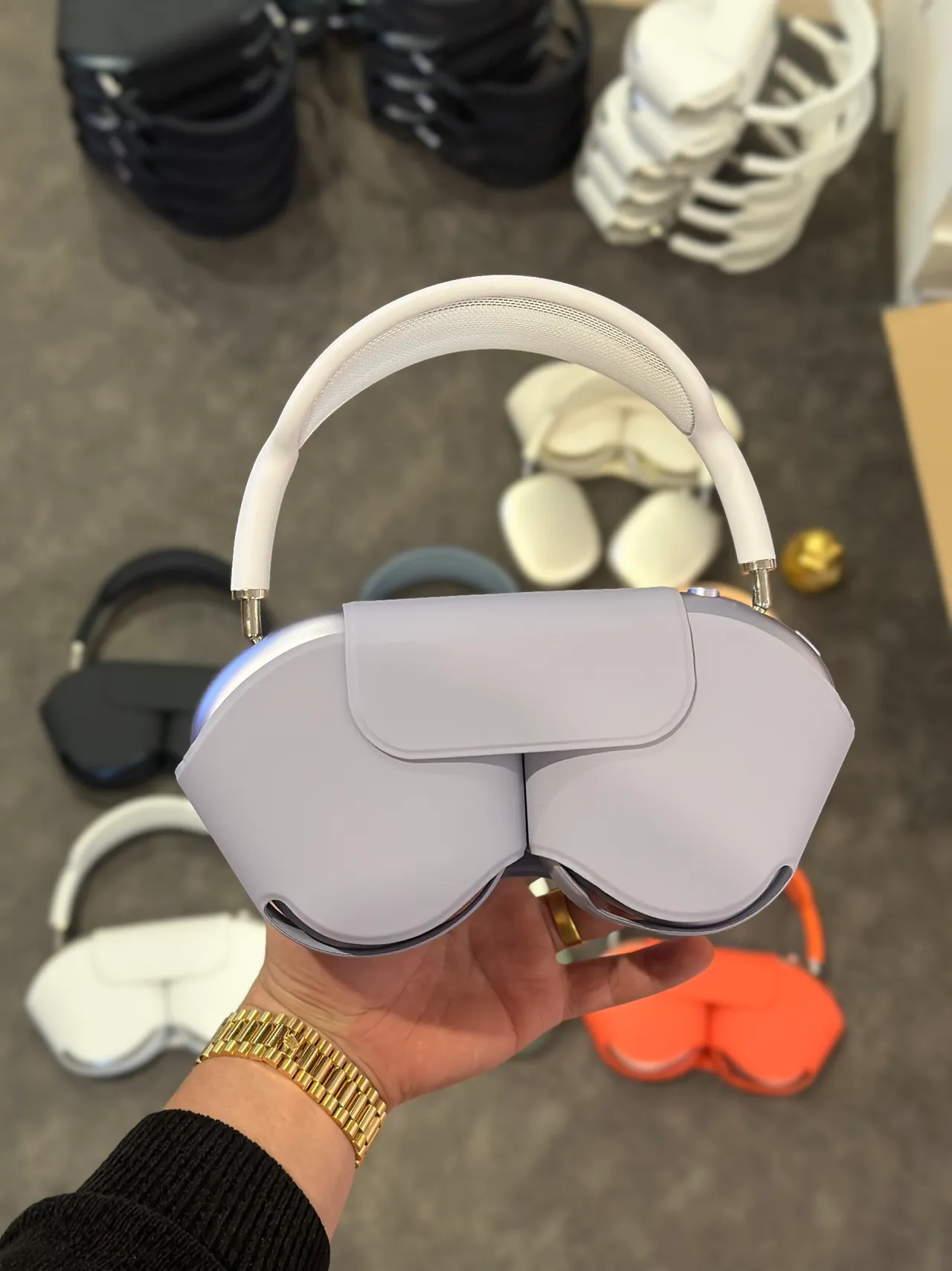 Apple AirPods Max Over-Ear Headphones 11