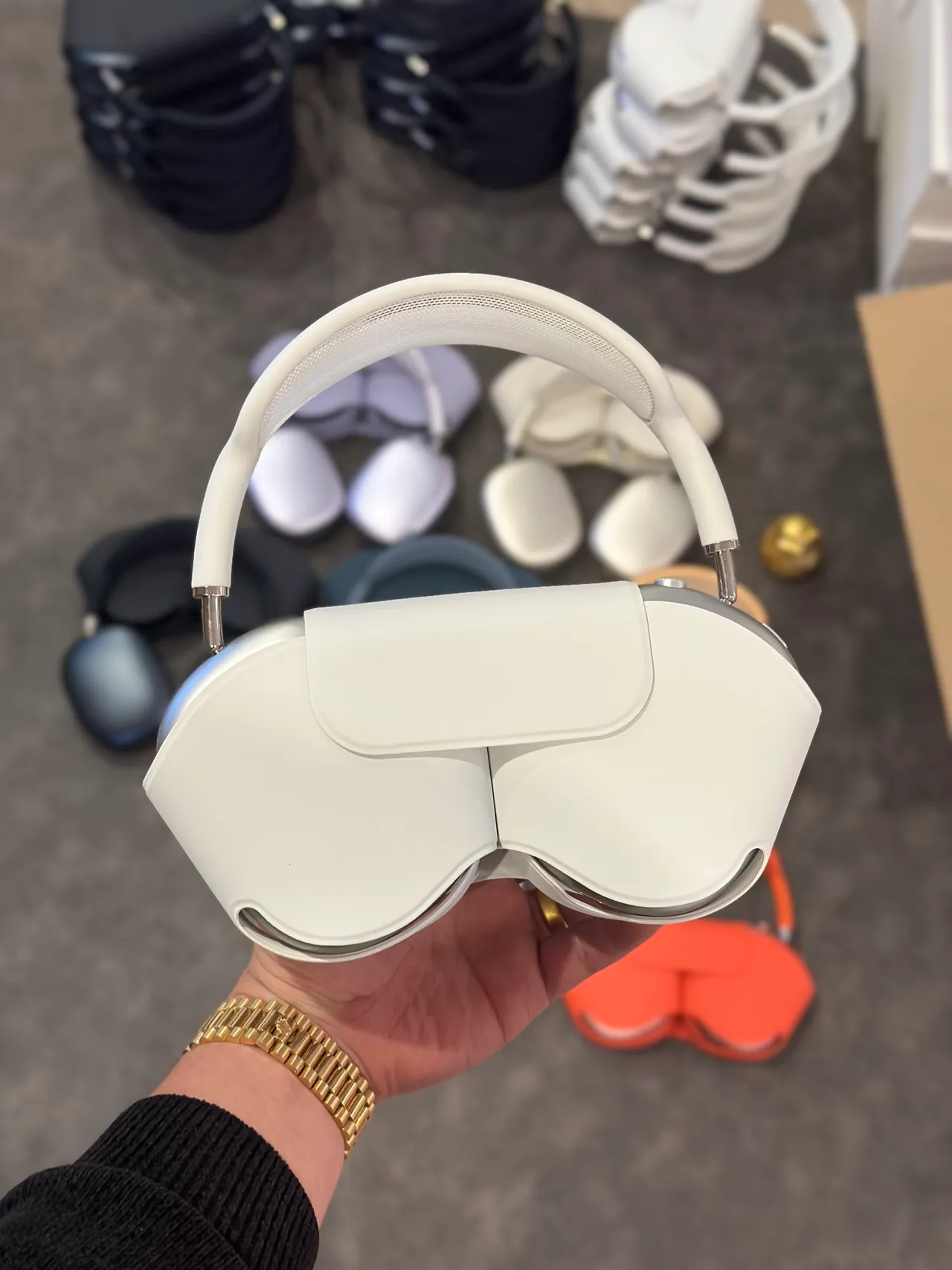 Apple AirPods Max Over-Ear Headphones 14