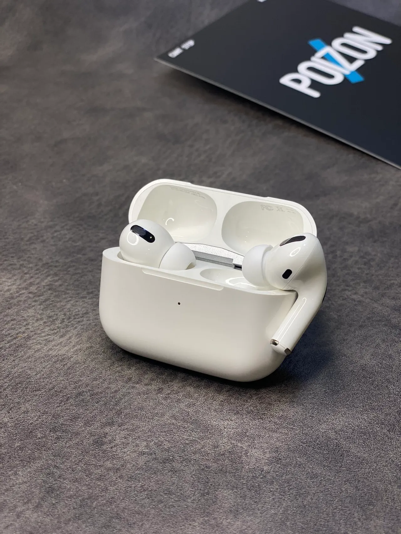 Apple AirPods Pro White Stemless Glossy TWS Earbuds 4
