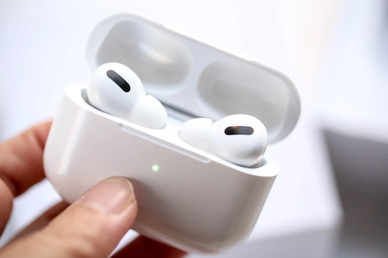 Apple AirPods Pro White Stemless Glossy TWS Earbuds 13