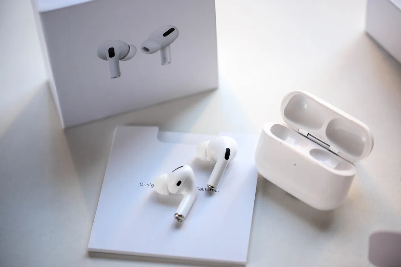 Apple AirPods Pro White Stemless Glossy TWS Earbuds 14