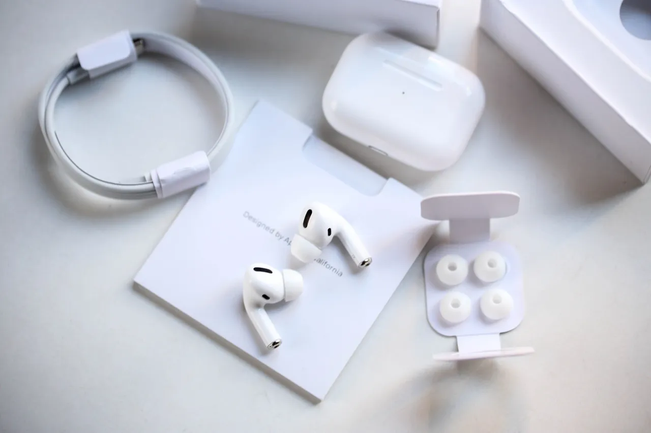 Apple AirPods Pro White Stemless Glossy TWS Earbuds 15