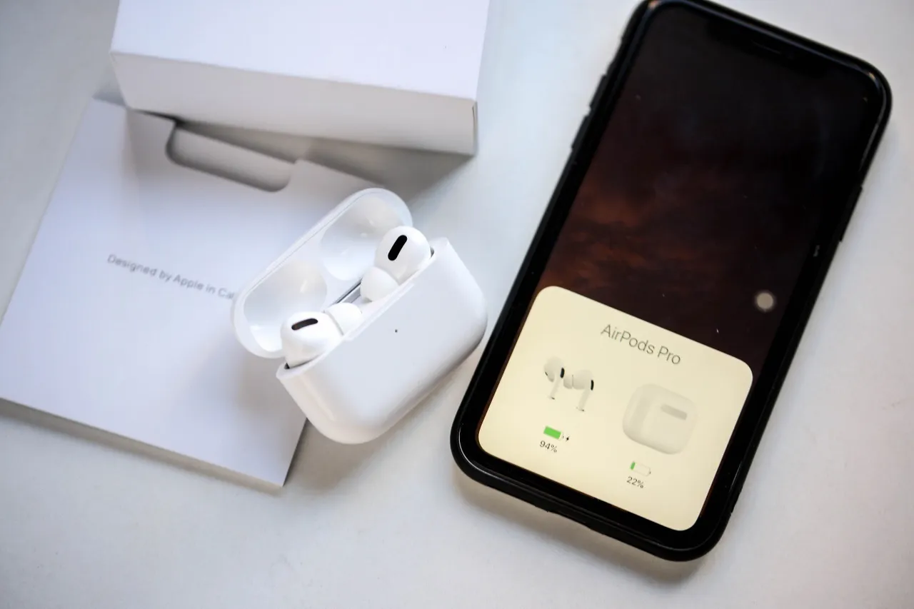 Apple AirPods Pro White Stemless Glossy TWS Earbuds 18
