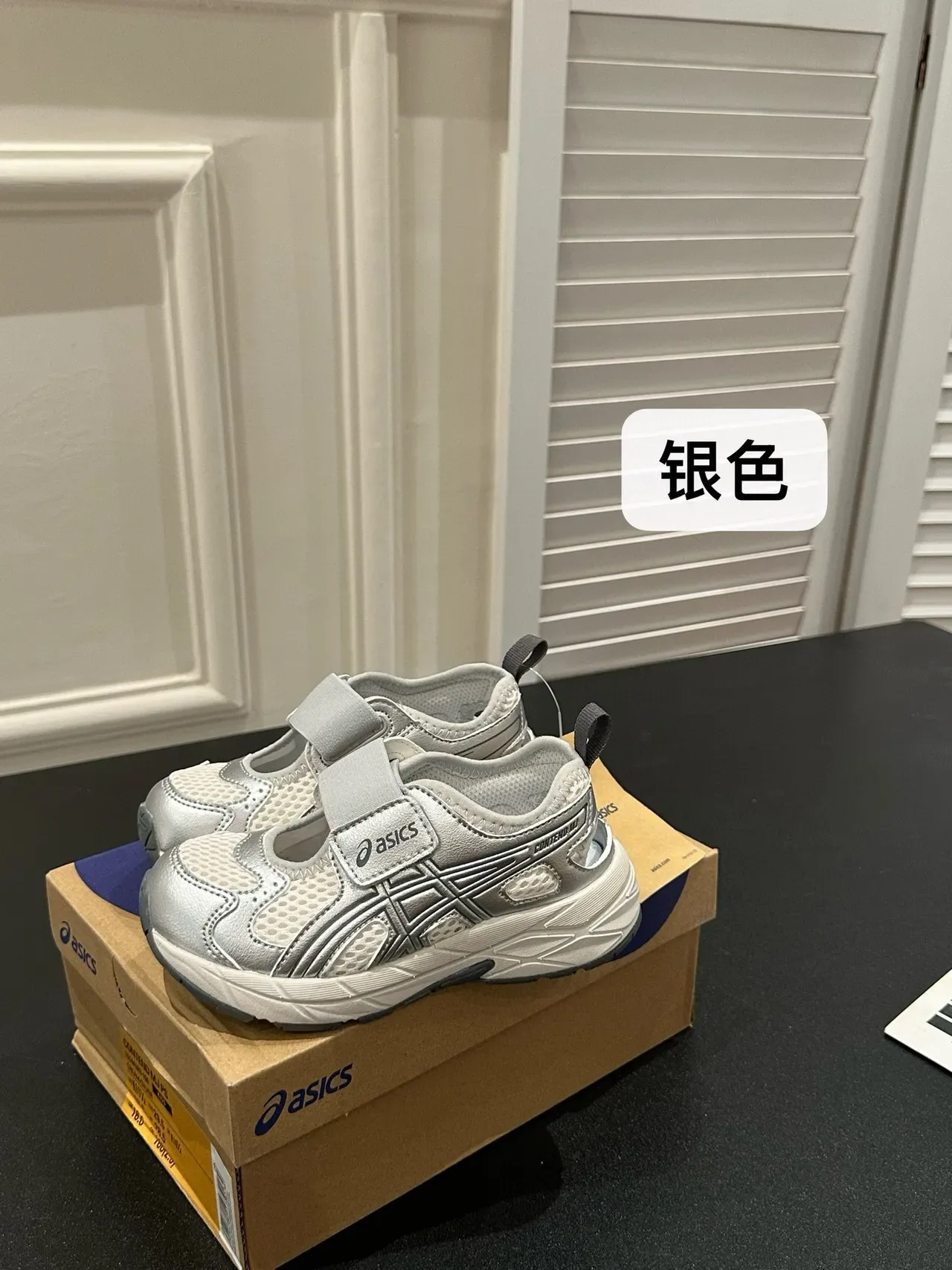 ASICS Beige Gray Sangle double Velcro, tige maille et synthétique, sneakers lifestyle 4