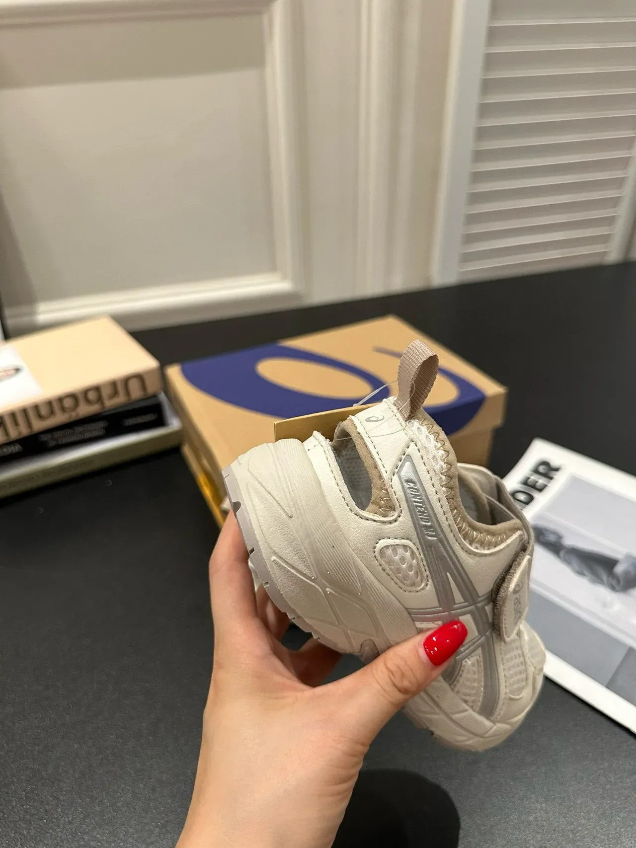 ASICS Beige Gray Sangle double Velcro, tige maille et synthétique, sneakers lifestyle 8